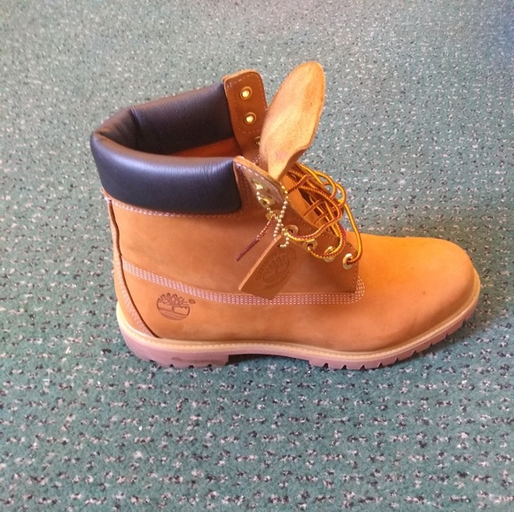 Shoes - Picture 6 of 8